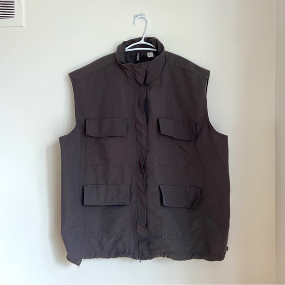 H&M // utility vest - Picture 2 of 6